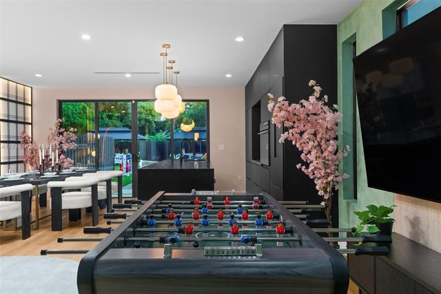 410 NW 52nd St, Miami, FL 33127