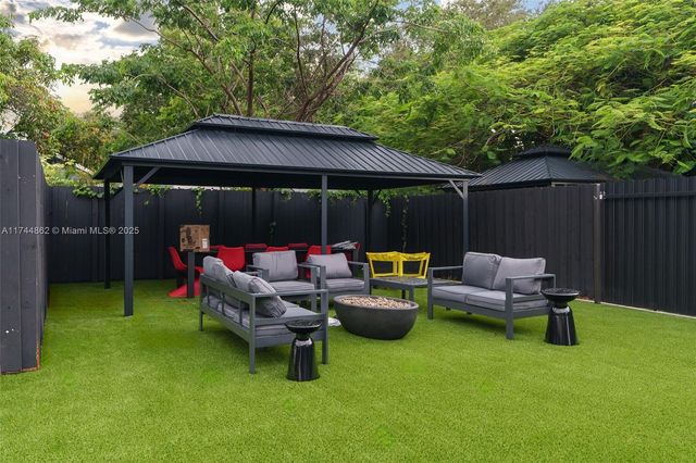 410 NW 52nd St, Miami, FL 33127