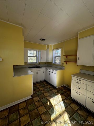 311 E A Street, Atoka, OK 74525