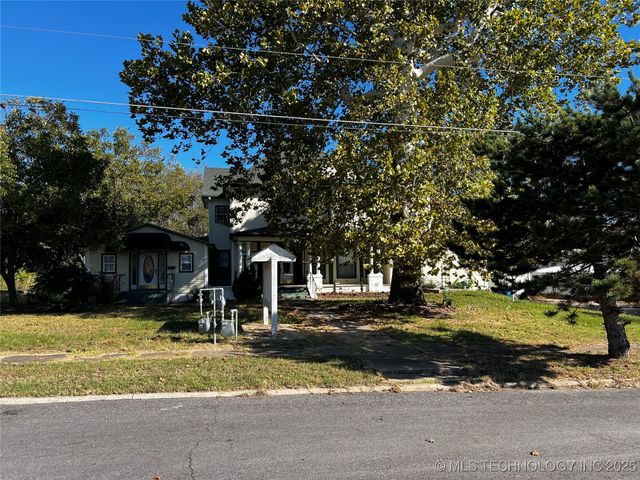 311 E A Street, Atoka, OK 74525