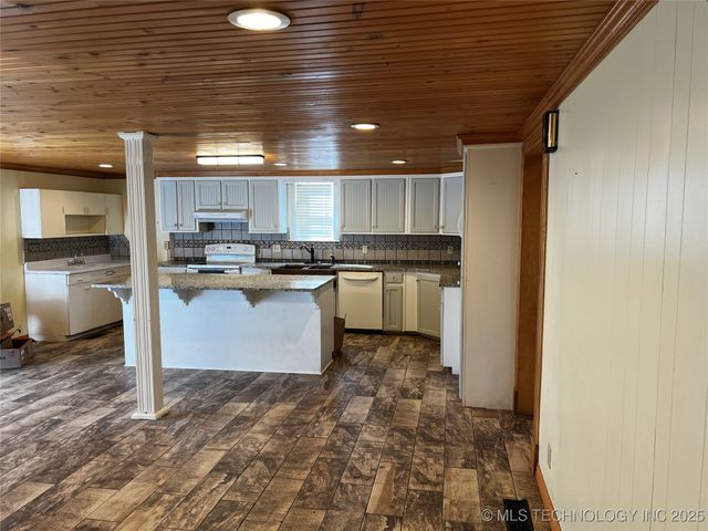 311 E A Street, Atoka, OK 74525