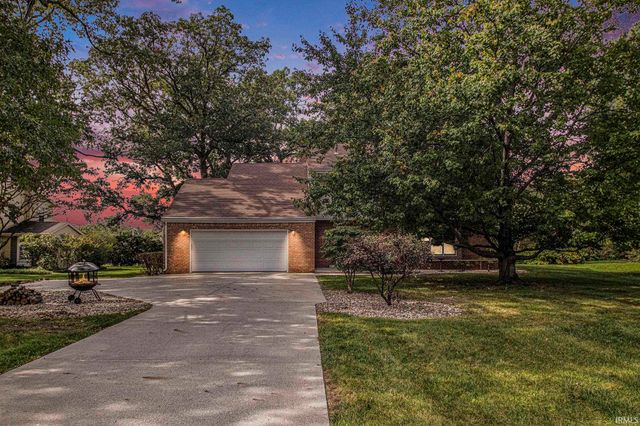 56039 Rio Lindo Drive, Elkhart, IN 46514