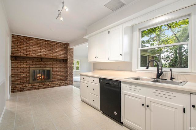 56039 Rio Lindo Drive, Elkhart, IN 46514