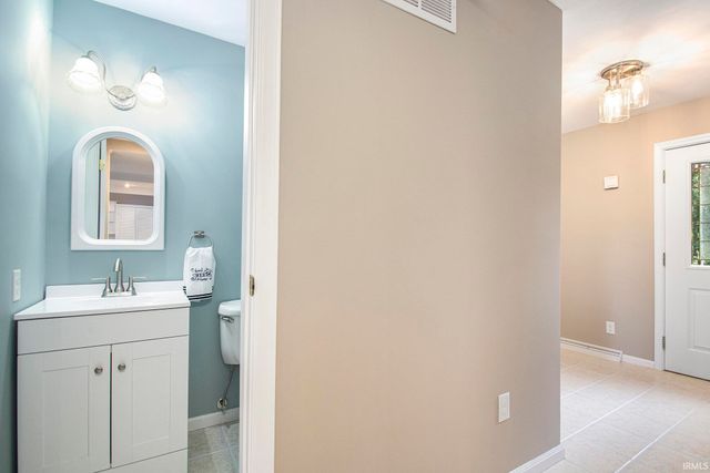 56039 Rio Lindo Drive, Elkhart, IN 46514