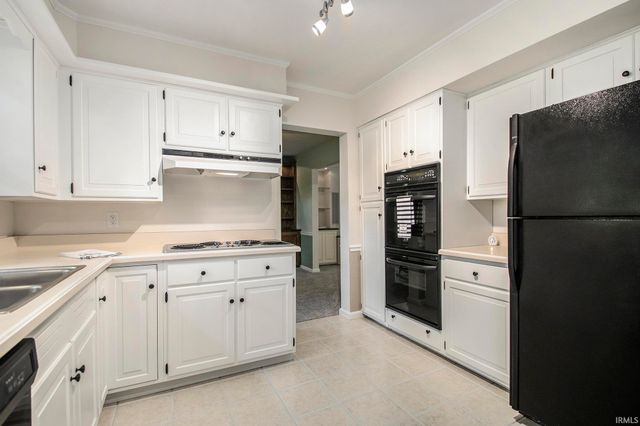 56039 Rio Lindo Drive, Elkhart, IN 46514
