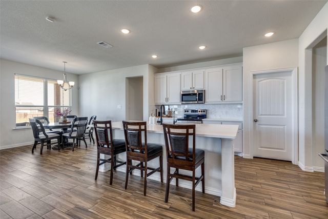 110 Ridgetop Trail, Rhome, TX 76078