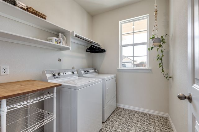 110 Ridgetop Trail, Rhome, TX 76078