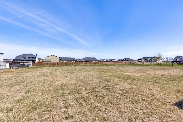 110 Ridgetop Trail, Rhome, TX 76078