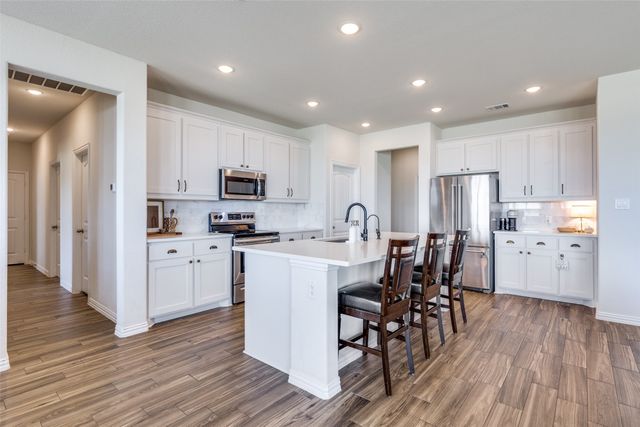 110 Ridgetop Trail, Rhome, TX 76078