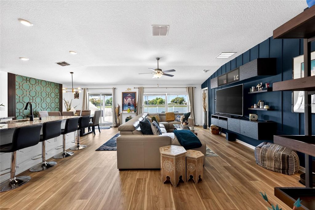 Image 17 of property listing at 3713 ROMANO BUSCIGLIO STREET, Tampa, FL 33619