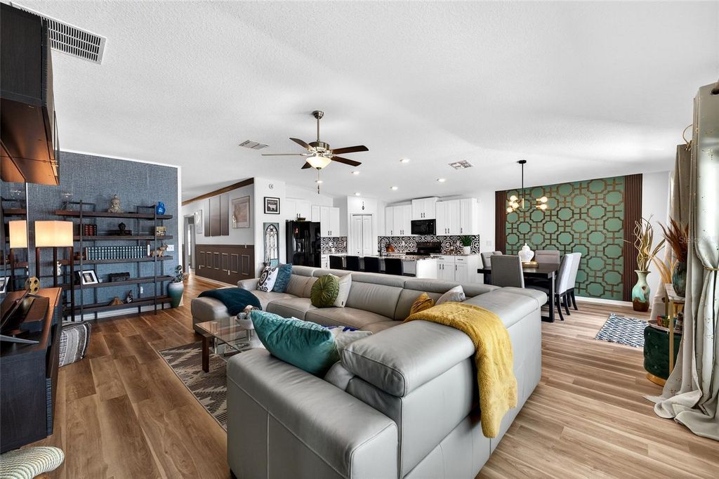 Image 19 of property listing at 3713 ROMANO BUSCIGLIO STREET, Tampa, FL 33619