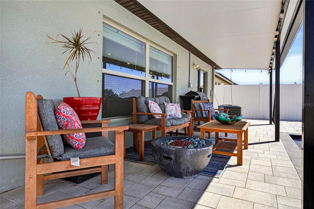 Image 8 of property listing at 3713 ROMANO BUSCIGLIO STREET, Tampa, FL 33619