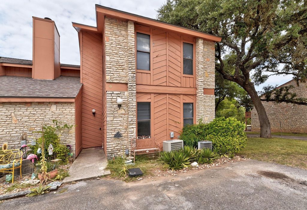 10 Cypress Fairway VLG, Wimberley, TX 78676