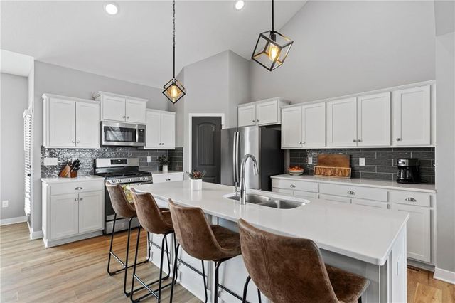 3727 NW 95th Street, Kansas City, MO 64154