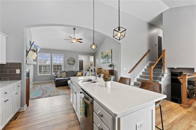 3727 NW 95th Street, Kansas City, MO 64154