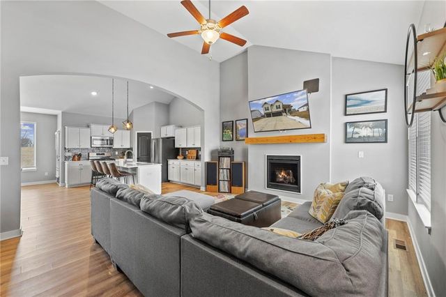 3727 NW 95th Street, Kansas City, MO 64154