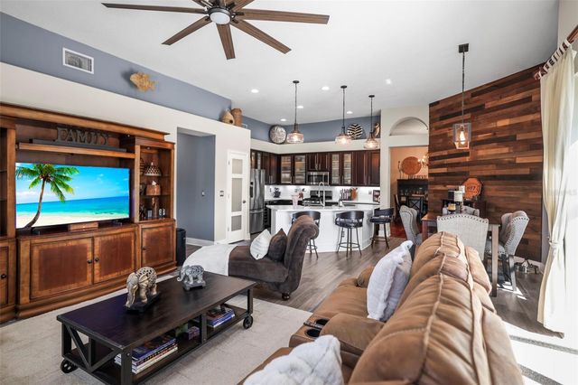 18406 EASTWYCK DR, Tampa, FL 33647