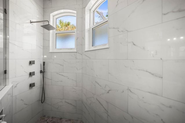 18406 EASTWYCK DR, Tampa, FL 33647