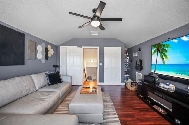 18406 EASTWYCK DR, Tampa, FL 33647