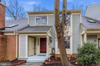 12541 N LAKE CT, Fairfax, VA 22033