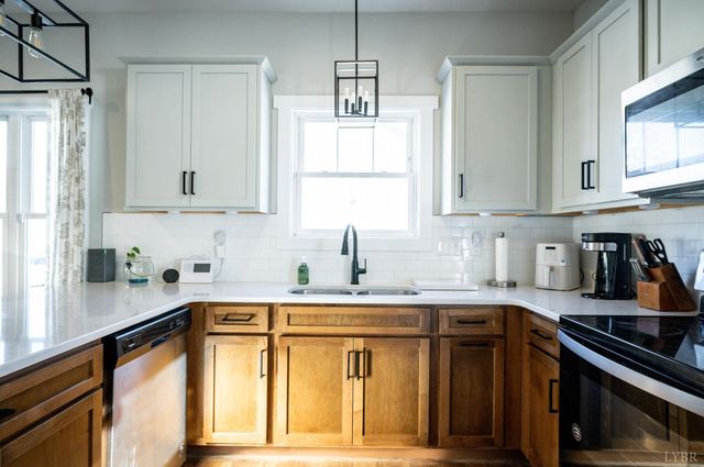 180 Timber Ridge Drive, Forest, VA 24551