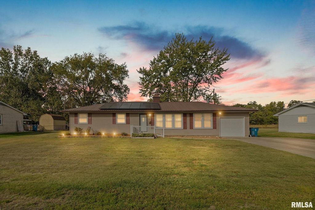 Image 2 of property listing at 8 Ronnies Terrace, Centralia, IL 62801