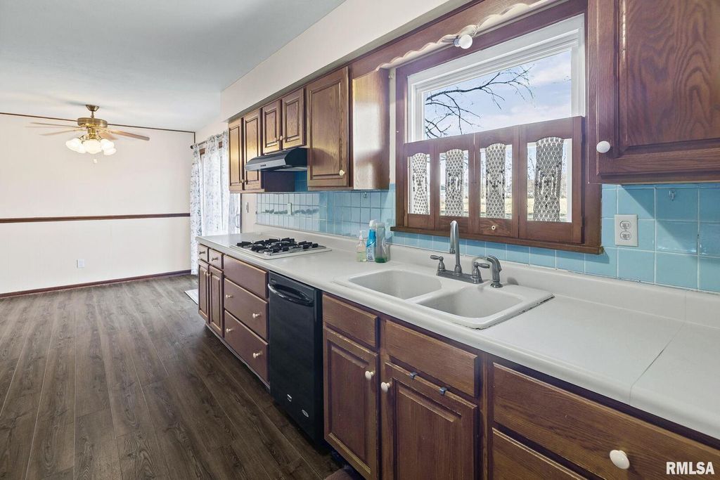 Image 23 of property listing at 8 Ronnies Terrace, Centralia, IL 62801