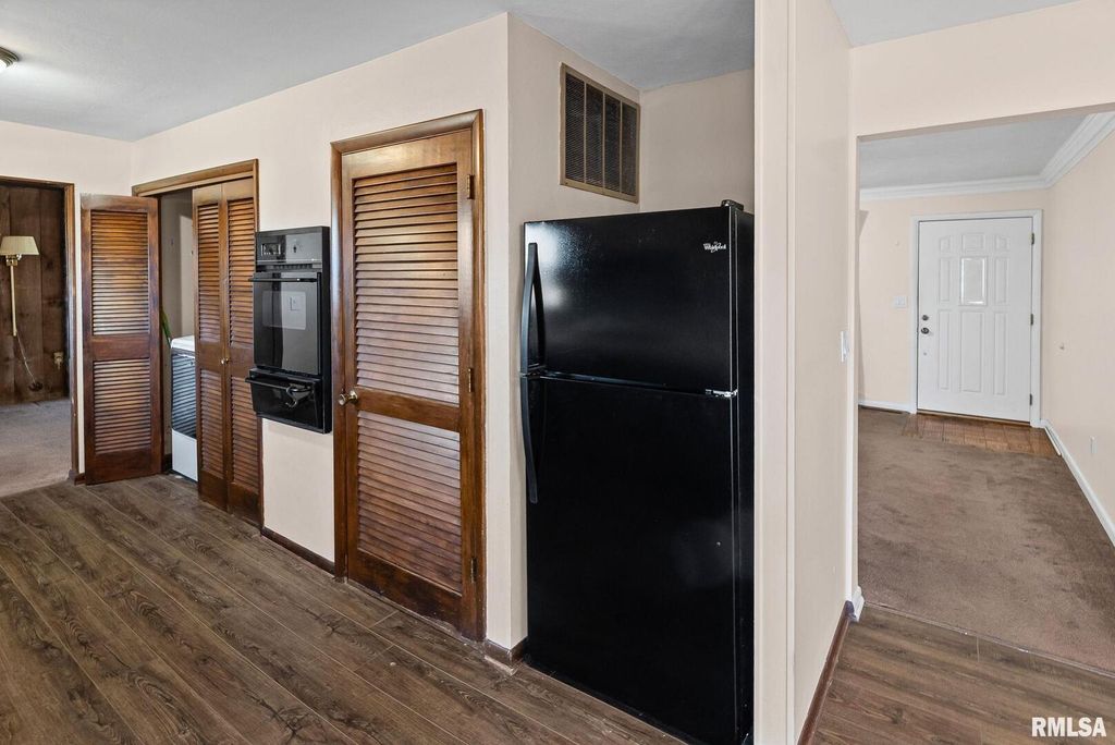 Image 27 of property listing at 8 Ronnies Terrace, Centralia, IL 62801