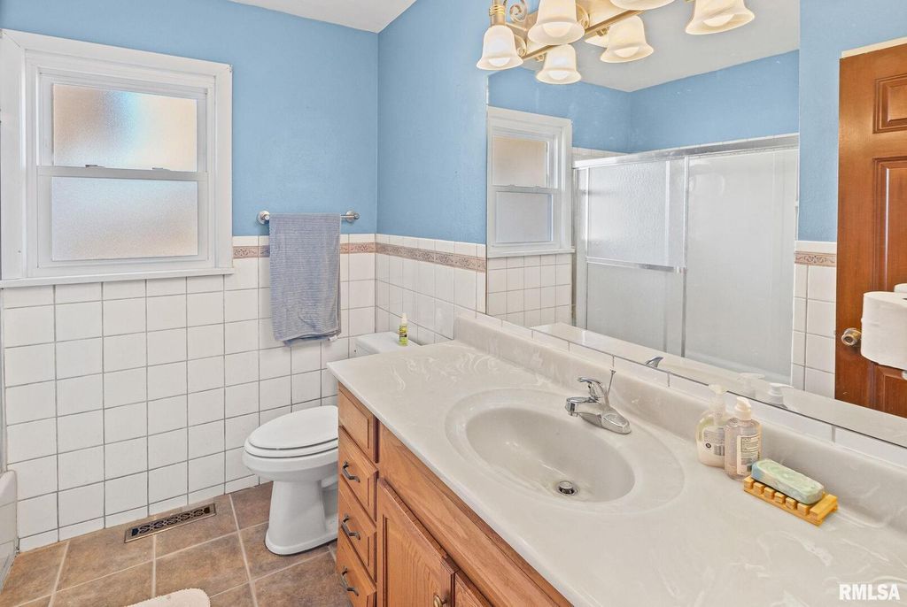 Image 28 of property listing at 8 Ronnies Terrace, Centralia, IL 62801