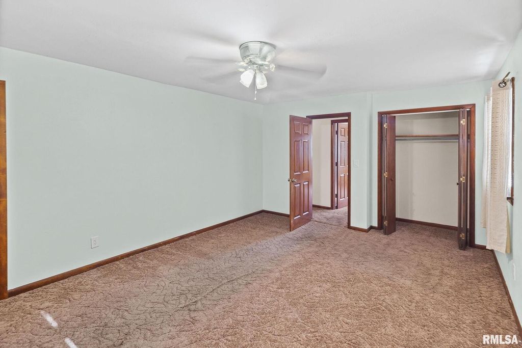 Image 36 of property listing at 8 Ronnies Terrace, Centralia, IL 62801