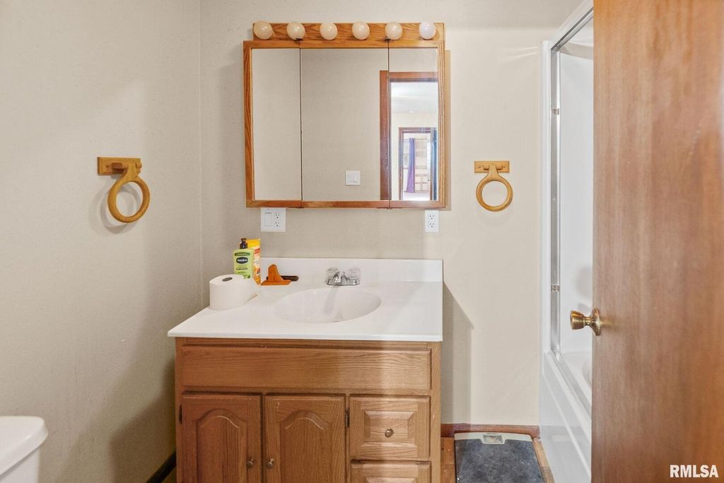 Image 37 of property listing at 8 Ronnies Terrace, Centralia, IL 62801