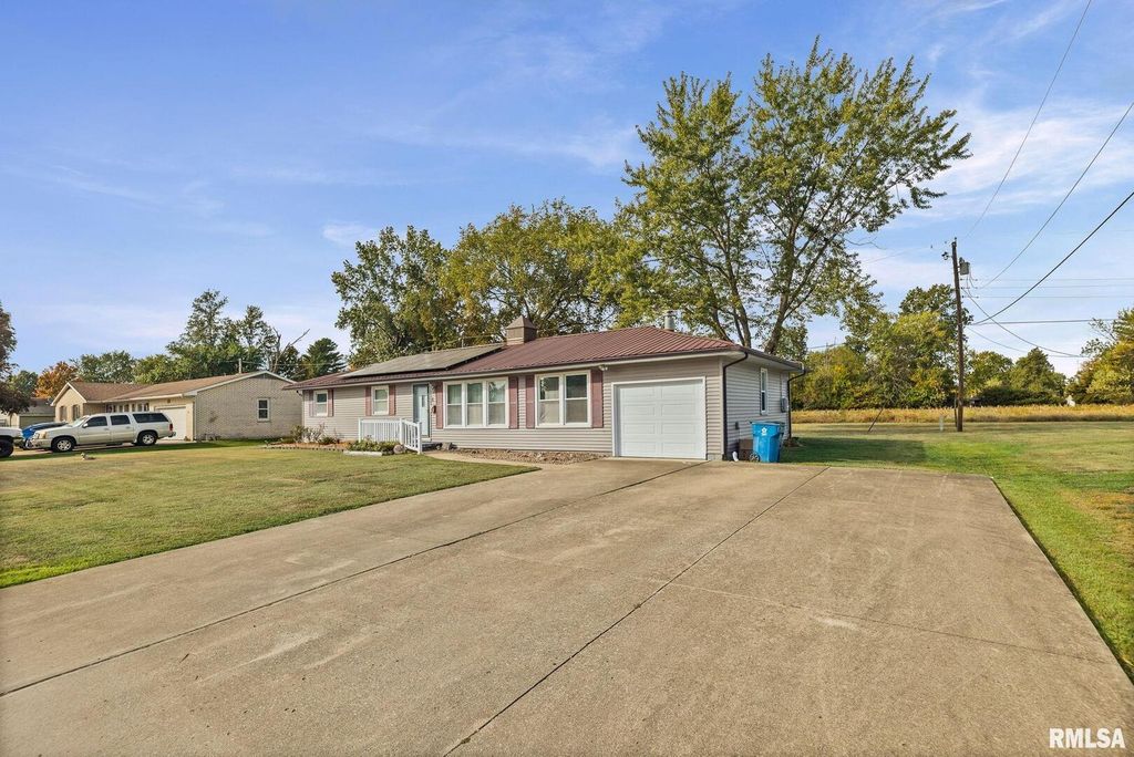 Image 5 of property listing at 8 Ronnies Terrace, Centralia, IL 62801