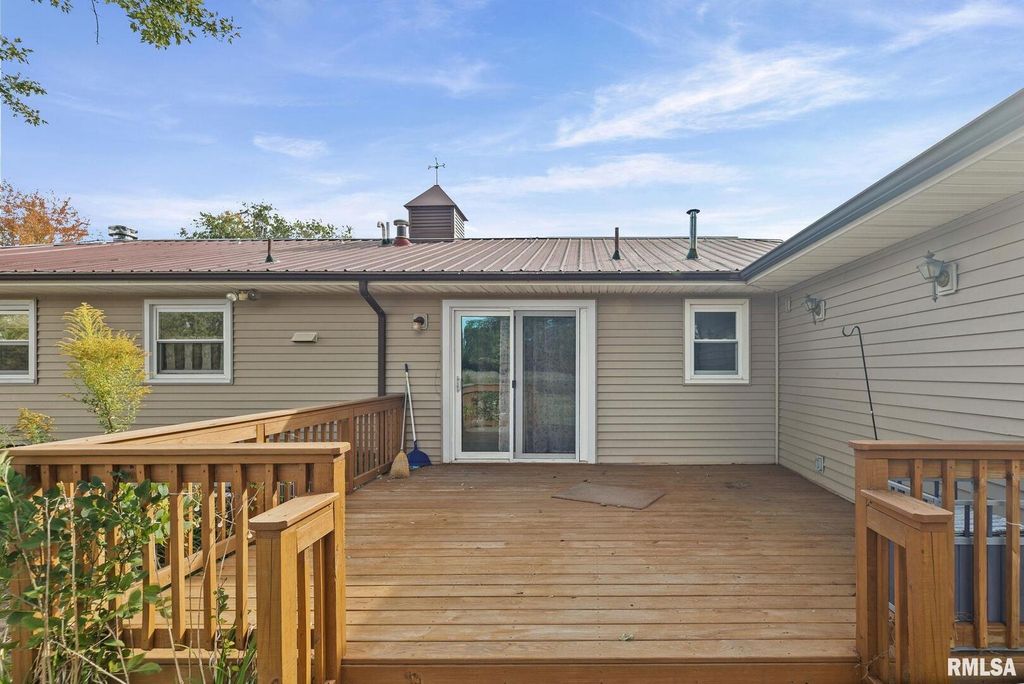 Image 9 of property listing at 8 Ronnies Terrace, Centralia, IL 62801