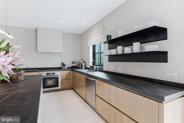 11748 THOMAS AVE, Great Falls, VA 22066