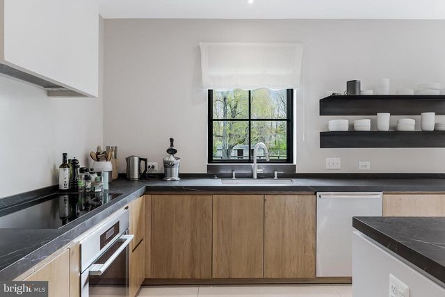 11748 THOMAS AVE, Great Falls, VA 22066