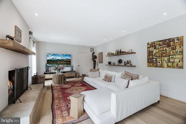 11748 THOMAS AVE, Great Falls, VA 22066