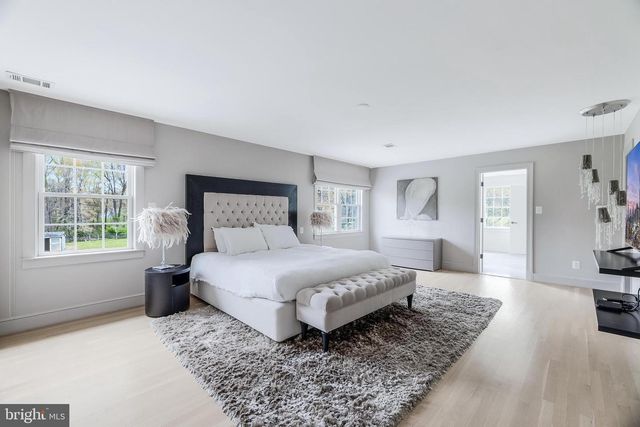 11748 THOMAS AVE, Great Falls, VA 22066