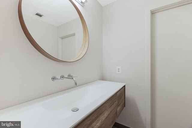 11748 THOMAS AVE, Great Falls, VA 22066