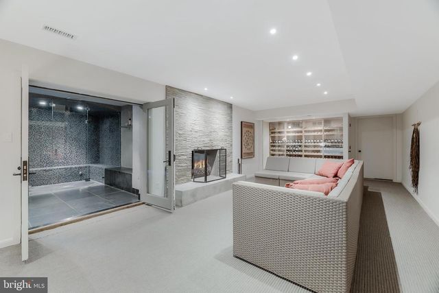 11748 THOMAS AVE, Great Falls, VA 22066