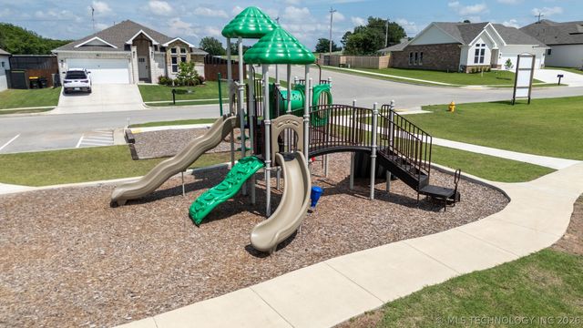 12902 S 20th Place E, Jenks, OK 74037