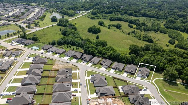 12902 S 20th Place E, Jenks, OK 74037