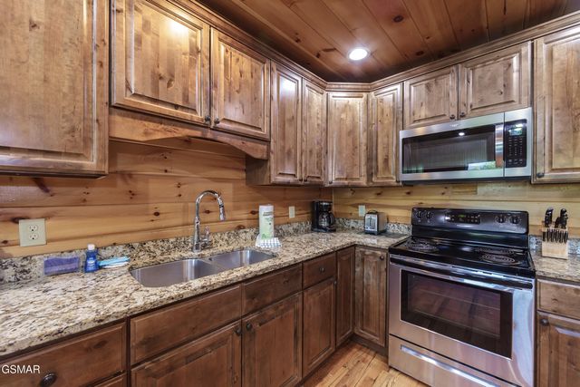 714 Mountain Stream Way, Gatlinburg, TN 37738