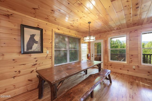 714 Mountain Stream Way, Gatlinburg, TN 37738