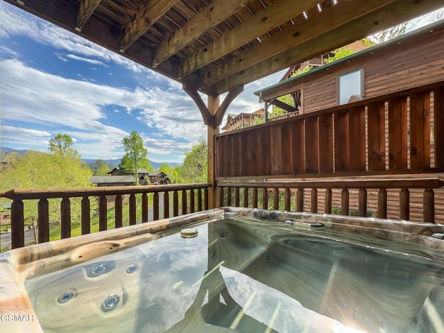 714 Mountain Stream Way, Gatlinburg, TN 37738