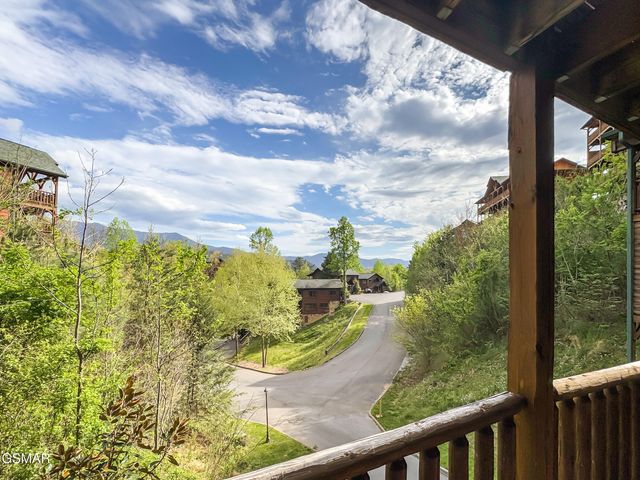714 Mountain Stream Way, Gatlinburg, TN 37738