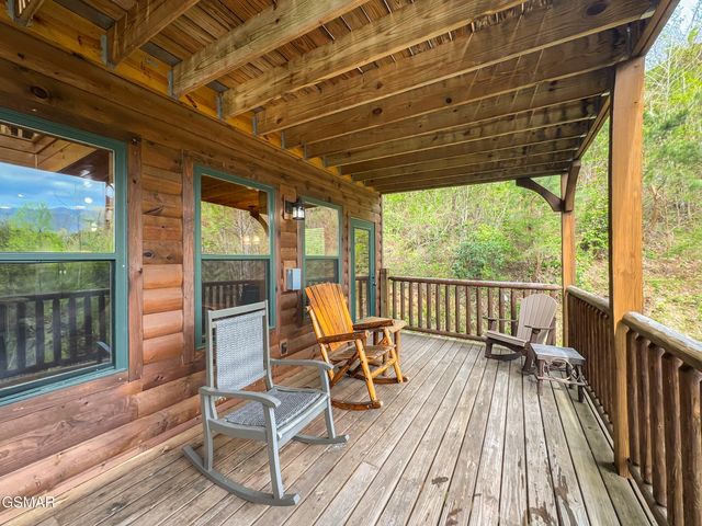 714 Mountain Stream Way, Gatlinburg, TN 37738