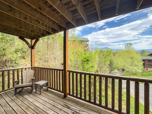 714 Mountain Stream Way, Gatlinburg, TN 37738