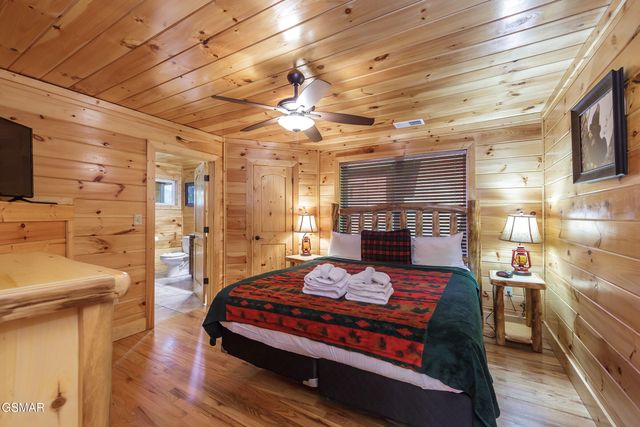 714 Mountain Stream Way, Gatlinburg, TN 37738