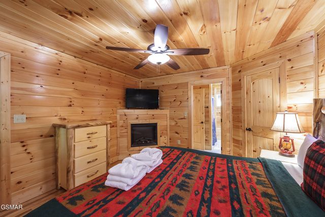 714 Mountain Stream Way, Gatlinburg, TN 37738