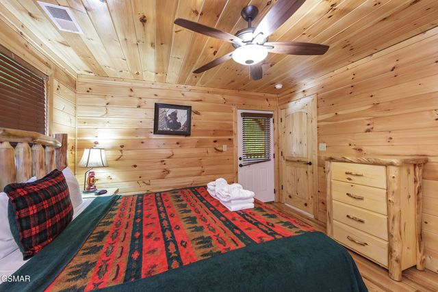 714 Mountain Stream Way, Gatlinburg, TN 37738